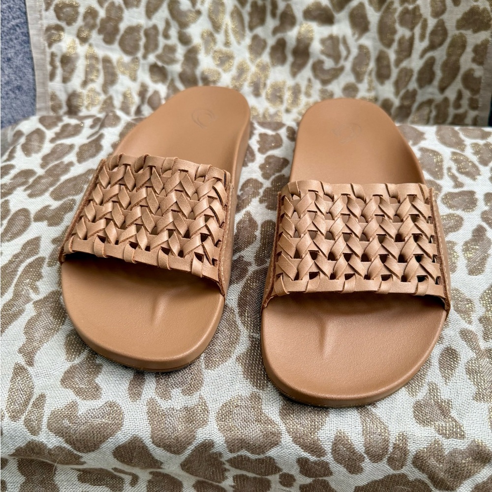 BNWOT OluKai Kamola Woven Brown Slide Sandals 7